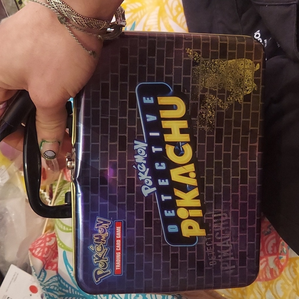 Rare collectable Pokémon gear! Pikachu tin lunch box!
